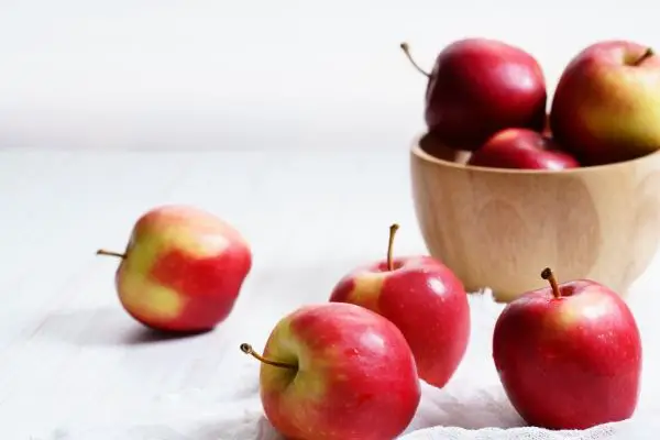 apple benefits for oily skin