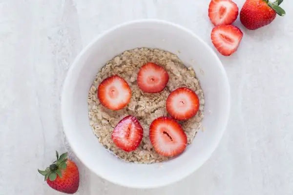 oatmeal and strawberries for oily skin