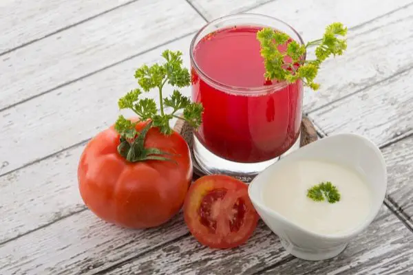 yogurt and tomato mask for oily skin