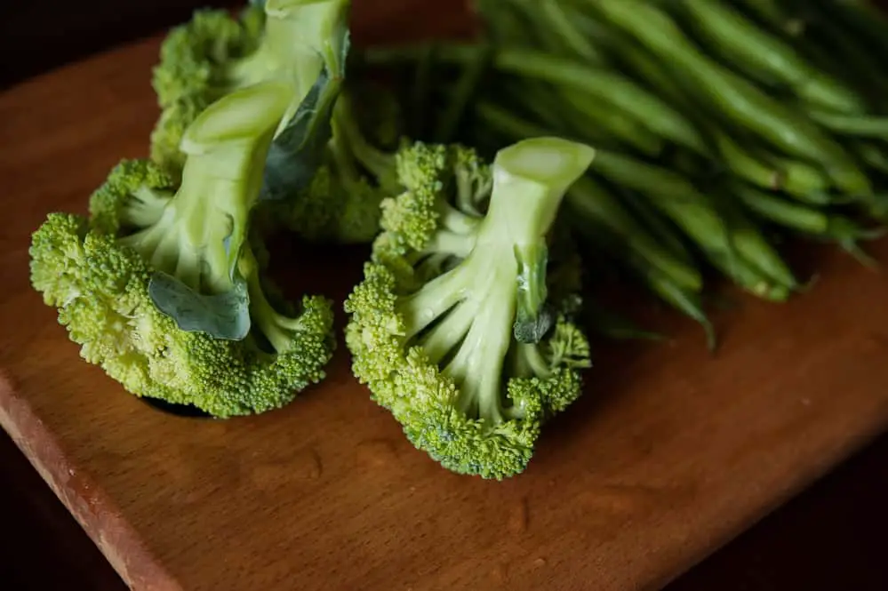 picture of broccoli that can be included in the diet for oily skin