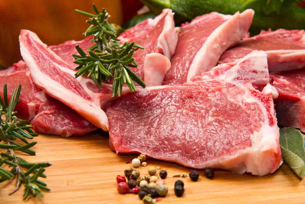 red meat os one of the foods to avoid for oily skin