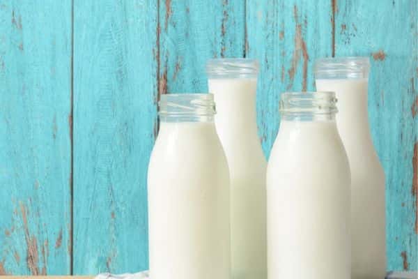 avoid dairy products to treat acne naturally at home