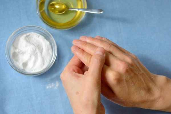 baking soda being used on skin 